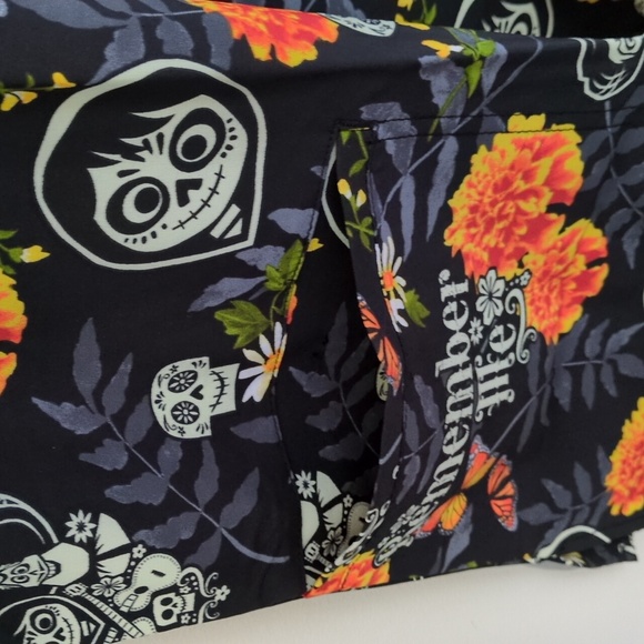 NWT Women's S Coco Scrub Top Tooniforms Disney Pixar Sugar Skull Floral Marigold - Picture 10 of 10